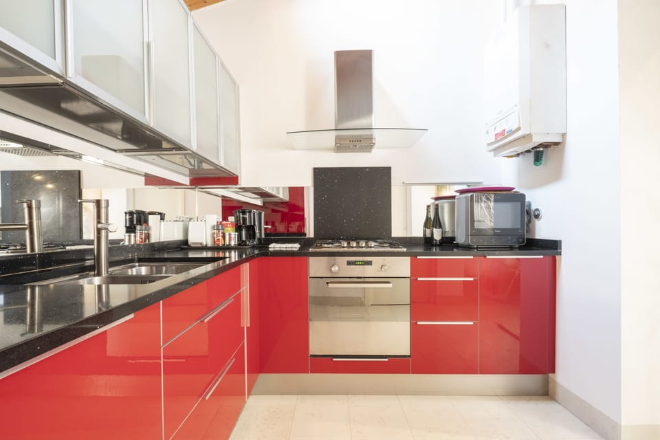 Apartment, 2 Bedrooms | Private kitchen | Fridge, microwave, oven, stovetop