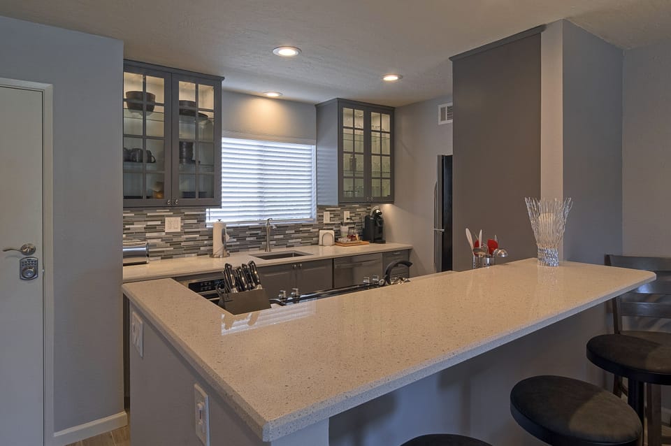 coffee at the breakfast bar or a big breakfast ti the table.