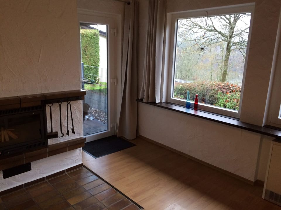 Comfort House | Living area | Flat-screen TV, fireplace, computer monitors