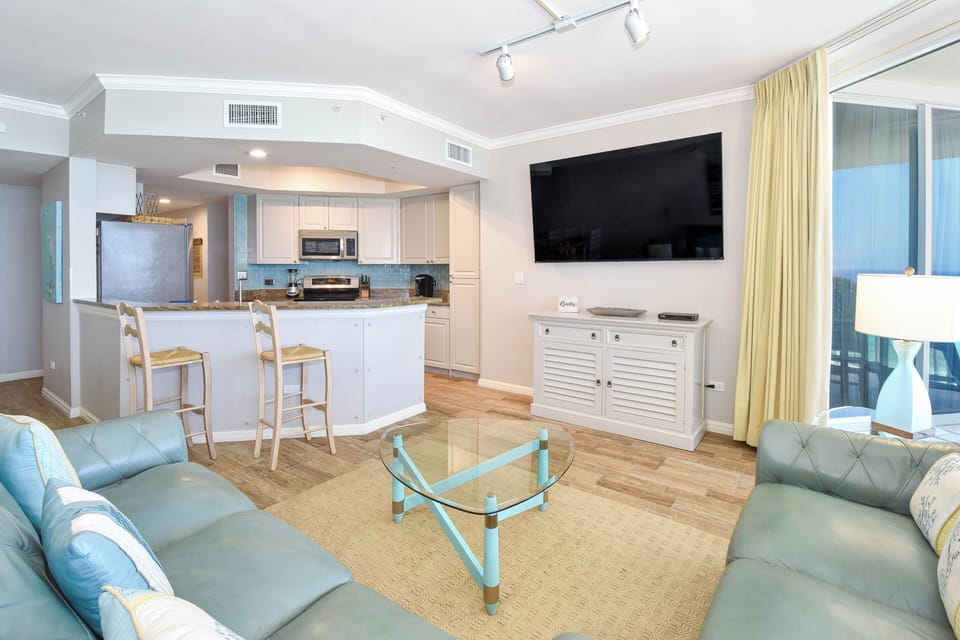 Silver Shells St. Croix 1404 - Living Area with Flat Screen TV