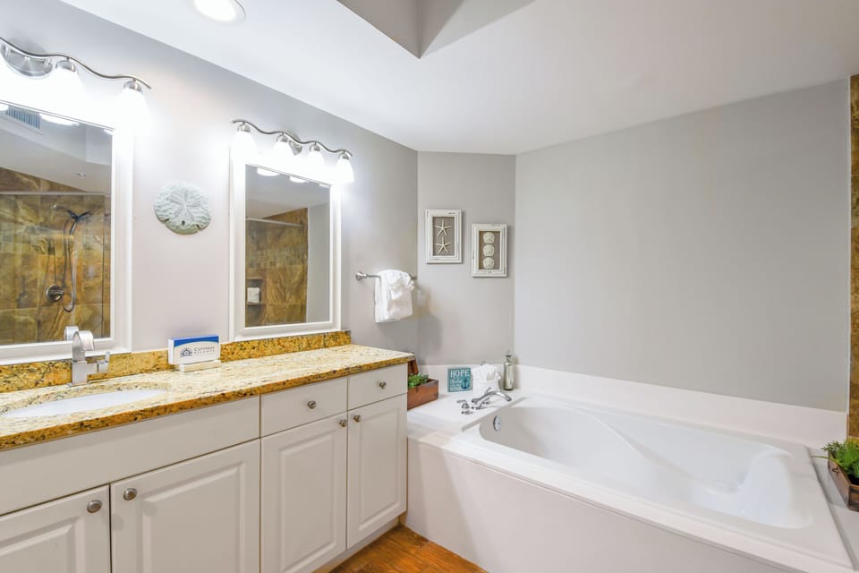 Silver Shells St. Croix 1404 - Primary Bathroom