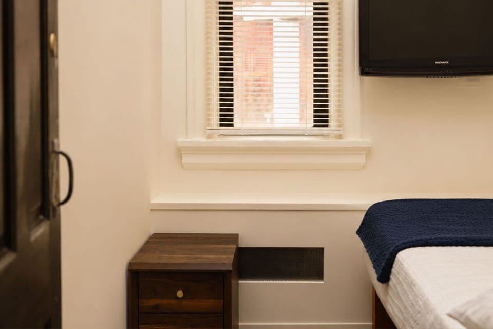Standard Cabin, Shared Bathroom | Premium bedding, in-room safe, iron/ironing board, WiFi (free)