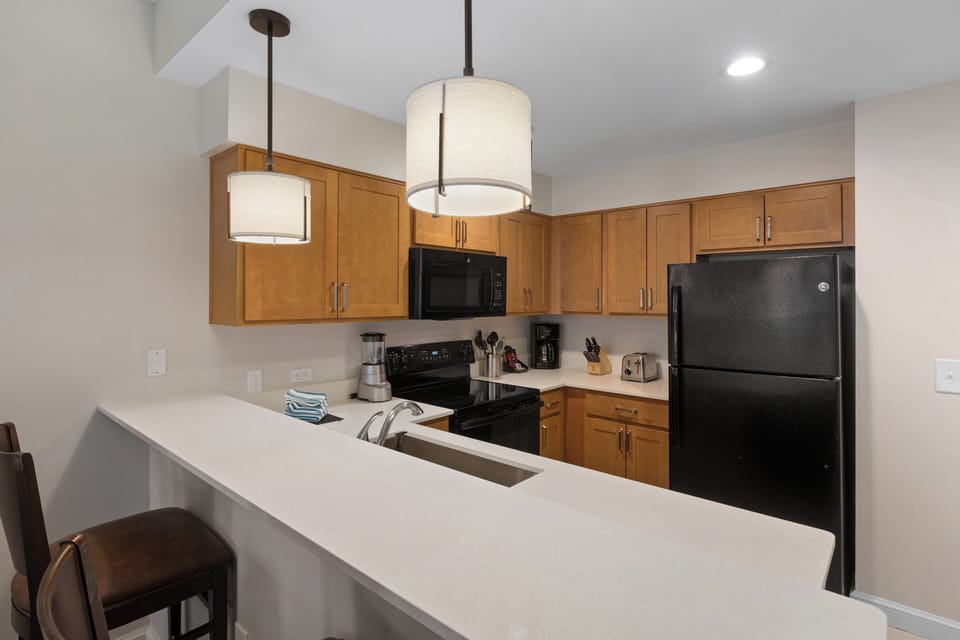 Standard Condo, 1 Bedroom, Non Smoking, Kitchen | Private kitchen | Fridge, microwave, oven, stovetop