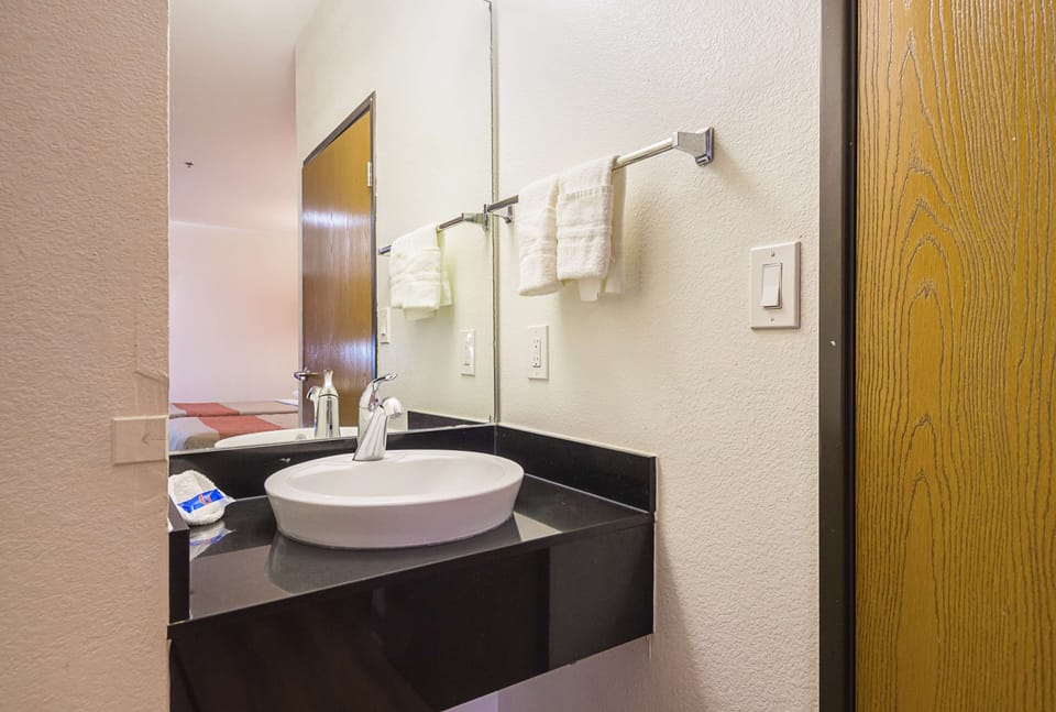 Bathroom sink