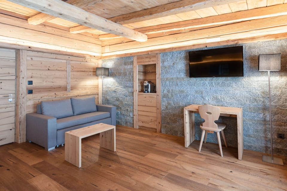 Alpenchic DELUX Double Room | In-room safe, desk, laptop workspace, blackout drapes