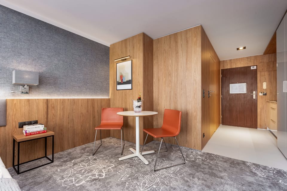 Deluxe Studio (Pablo Picasso) | Living area | Flat-screen TV