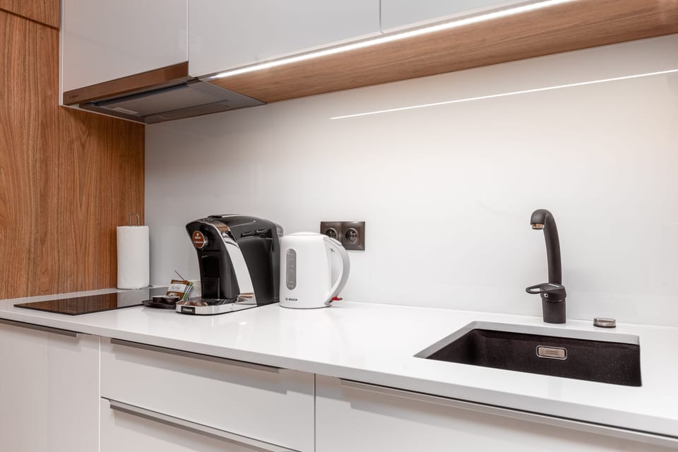 Deluxe Studio (Pablo Picasso) | Private kitchen | Fridge, stovetop, coffee/tea maker, electric kettle