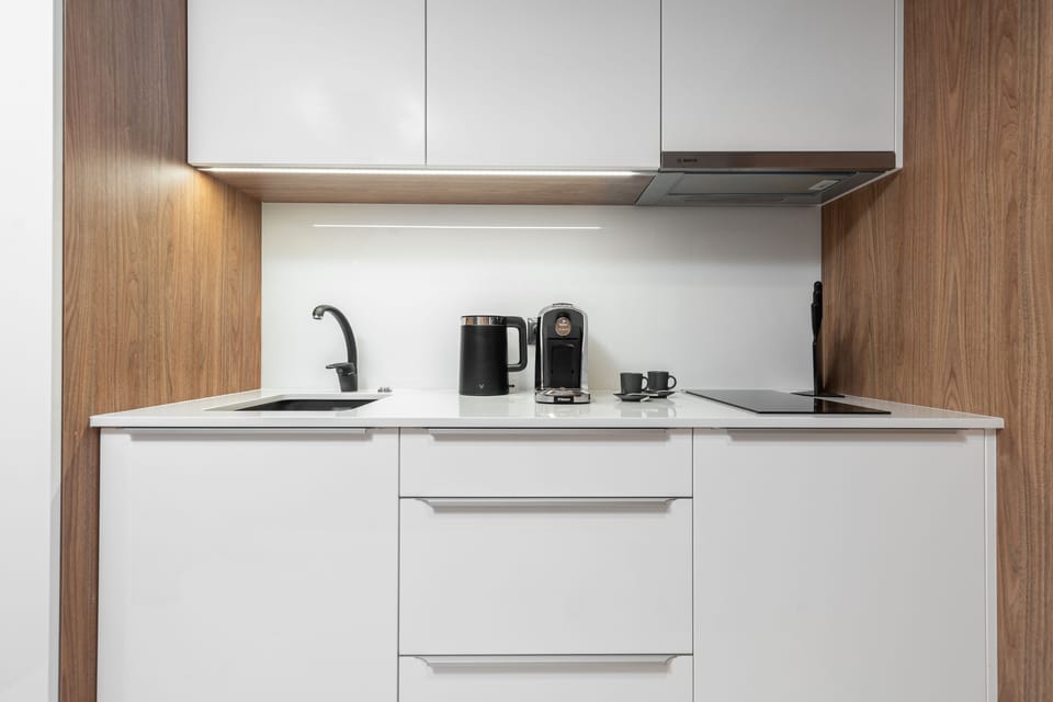 Deluxe Studio (Claude Monet) | Private kitchen | Fridge, stovetop, coffee/tea maker, electric kettle