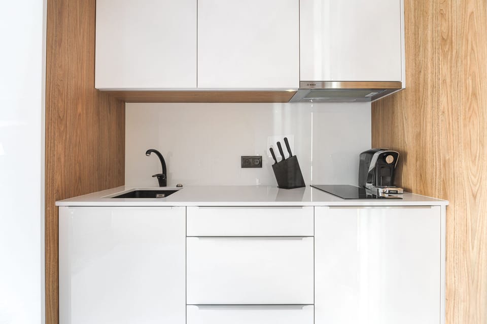Deluxe Studio (Joan Miro) | Private kitchen | Fridge, stovetop, coffee/tea maker, electric kettle