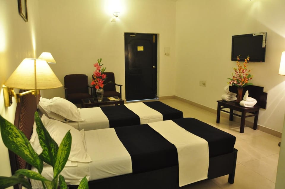 Desk, laptop workspace, WiFi (free), individually furnished