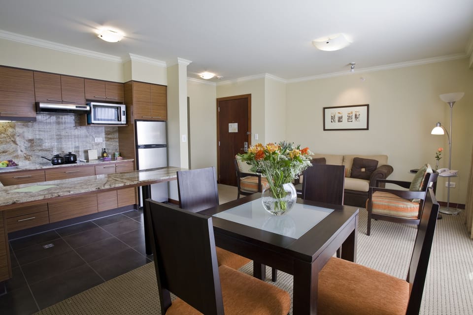 Suite | In-room safe, desk, iron/ironing board, WiFi (free)