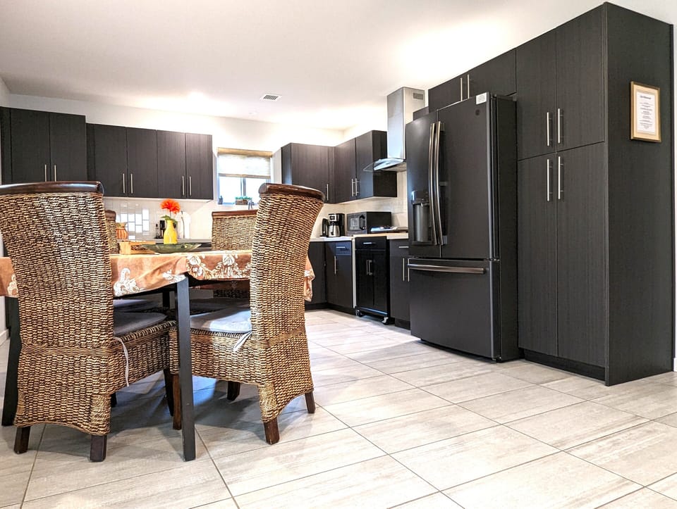 Dining table & kitchen with microwave, hotplate, dishwasher, fridge, etc.