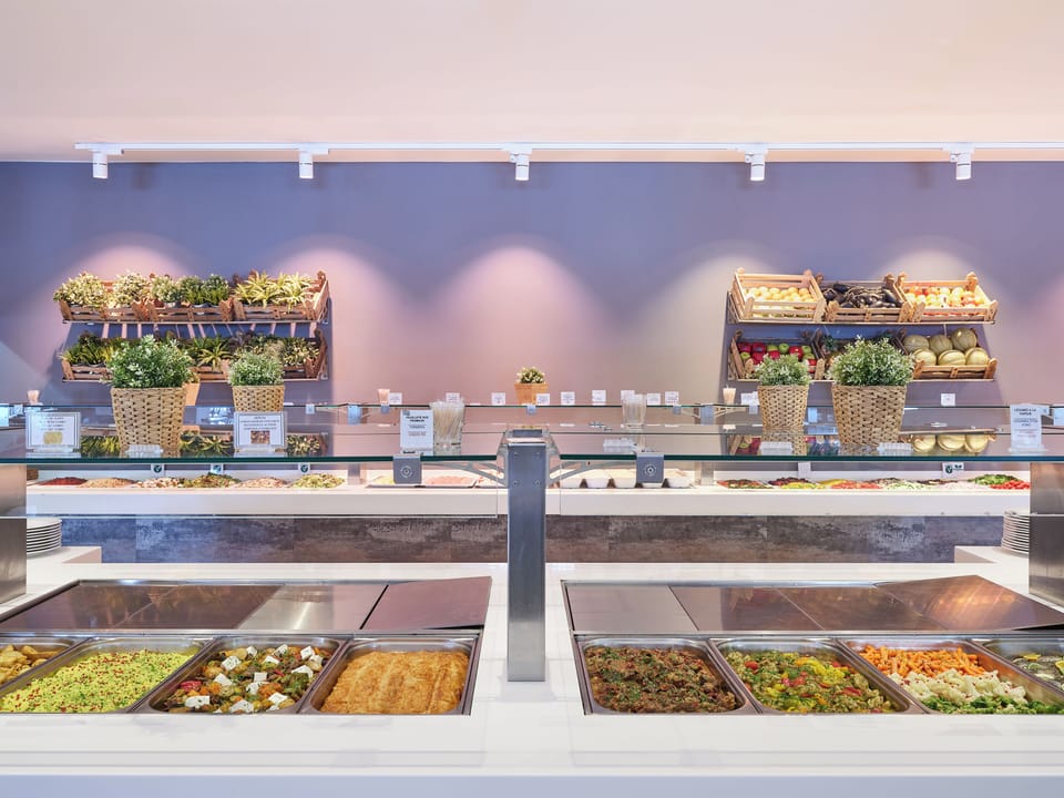 2 restaurants, lunch, dinner served; Greek cuisine