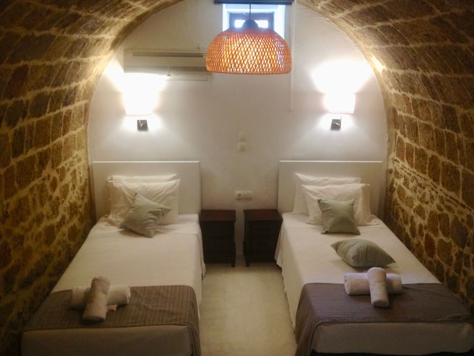 Deluxe Double or Twin Room, Hot Tub | Blackout drapes, free WiFi, bed sheets