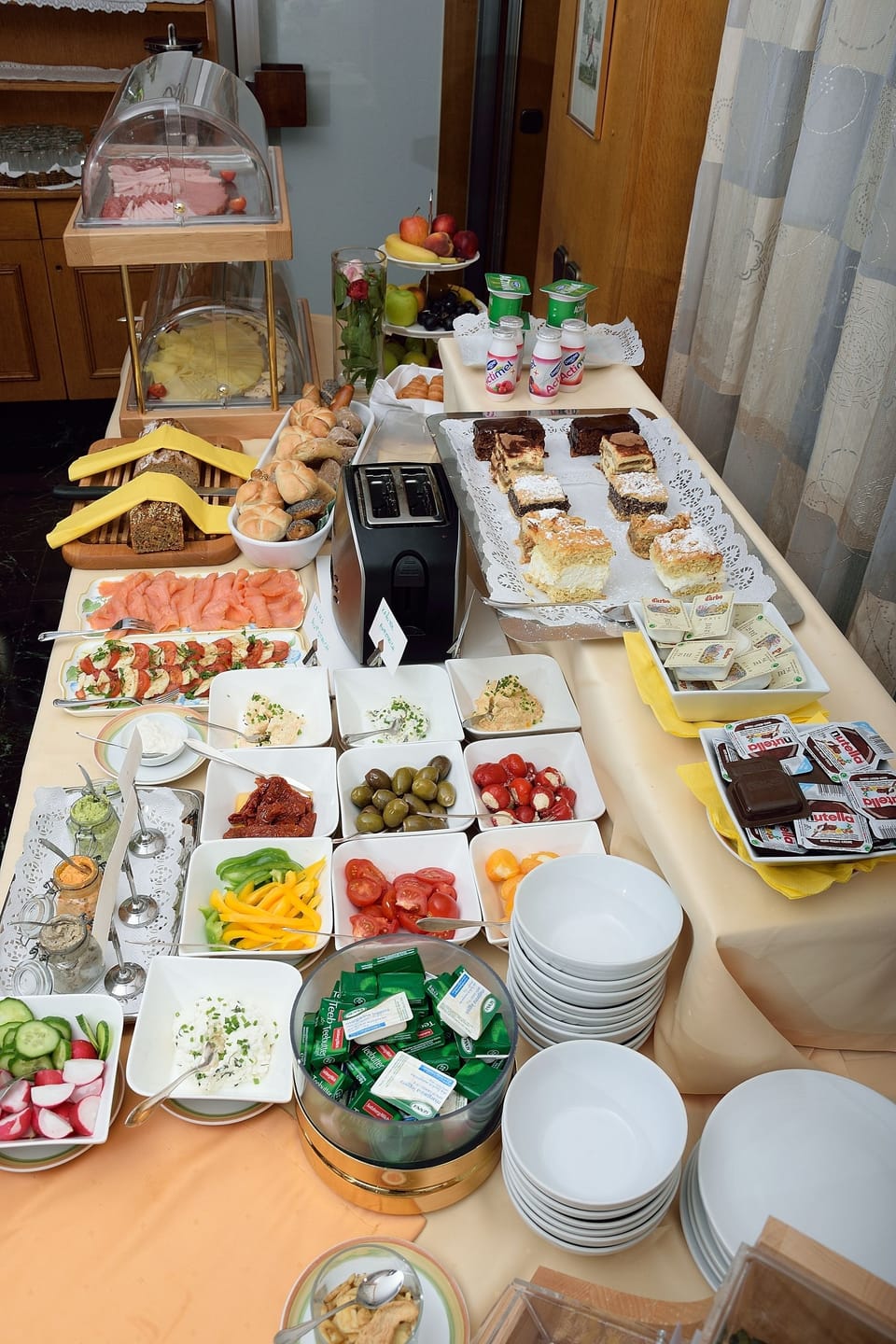 Daily buffet breakfast for a fee
