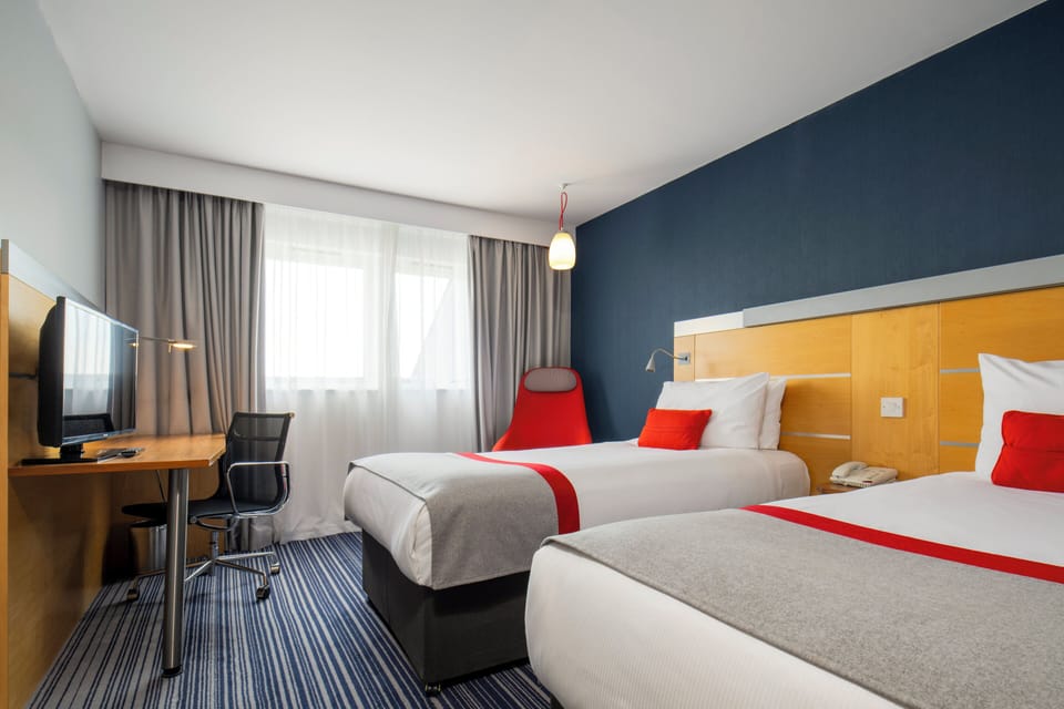 Standard Room, 2 Twin Beds (with Free Hot Breakfast) | Desk, blackout drapes, iron/ironing board, cribs (free)