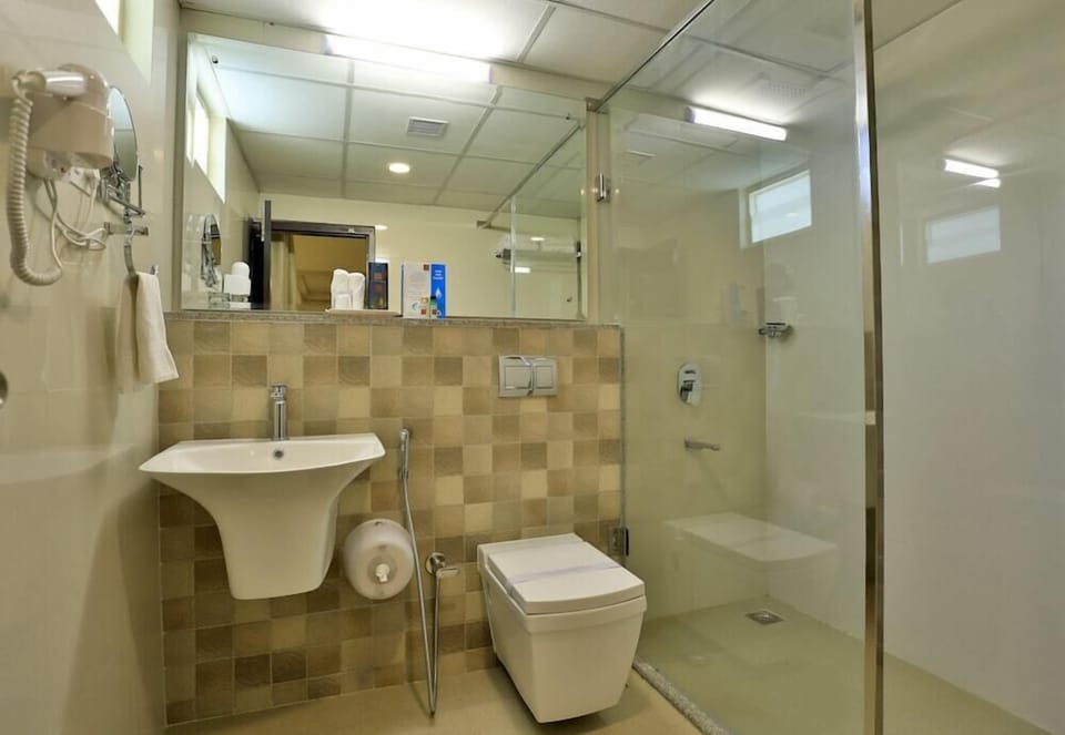 Shower, towels