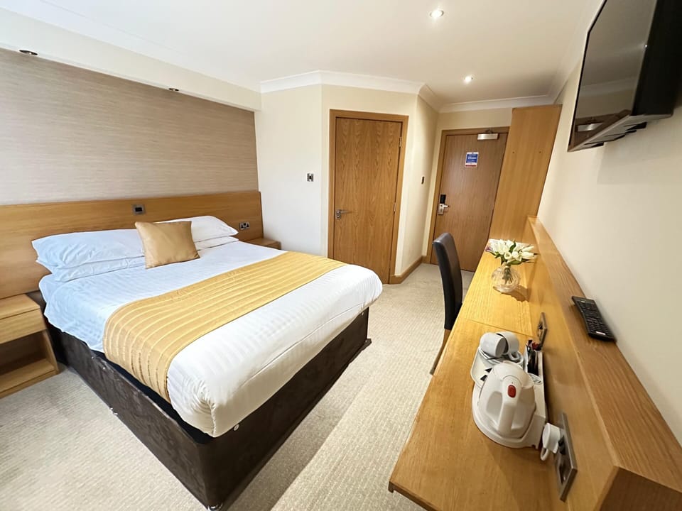 Desk, free WiFi, bed sheets