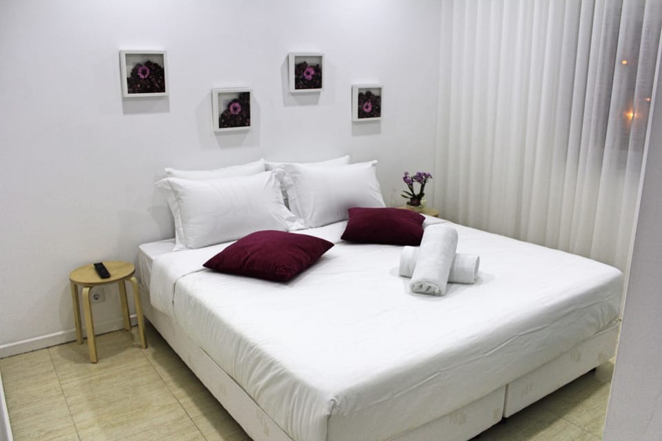Economy Double Room | Premium bedding, free WiFi, bed sheets