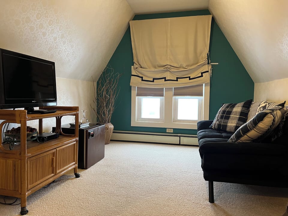 Suite, Multiple Beds, Jetted Tub (Hong Kong Retreat) | Living area | Flat-screen TV, DVD player