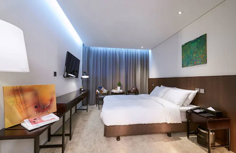 In-room safe, desk, blackout drapes, soundproofing