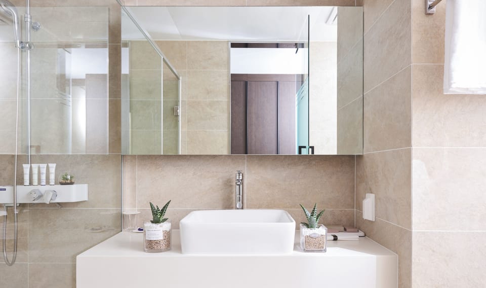 Bathroom sink