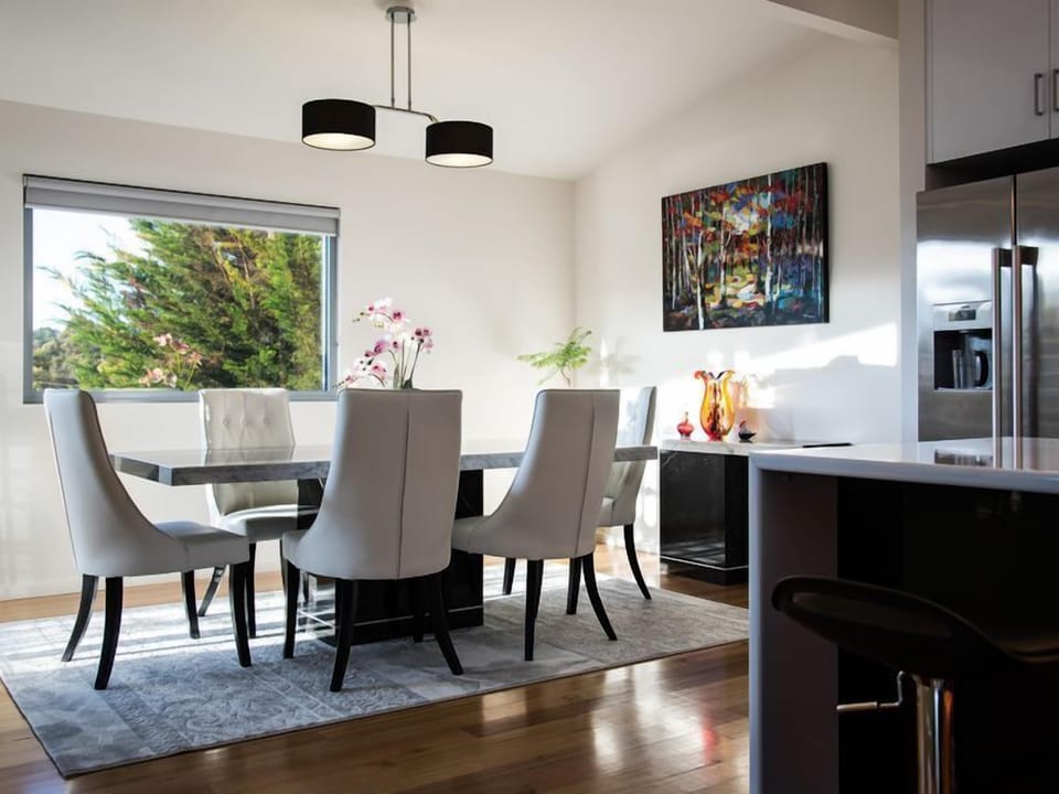 Marble dining table pax 6