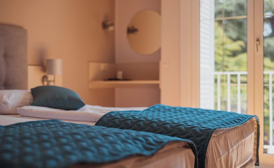 Desk, blackout drapes, WiFi (free), bed sheets