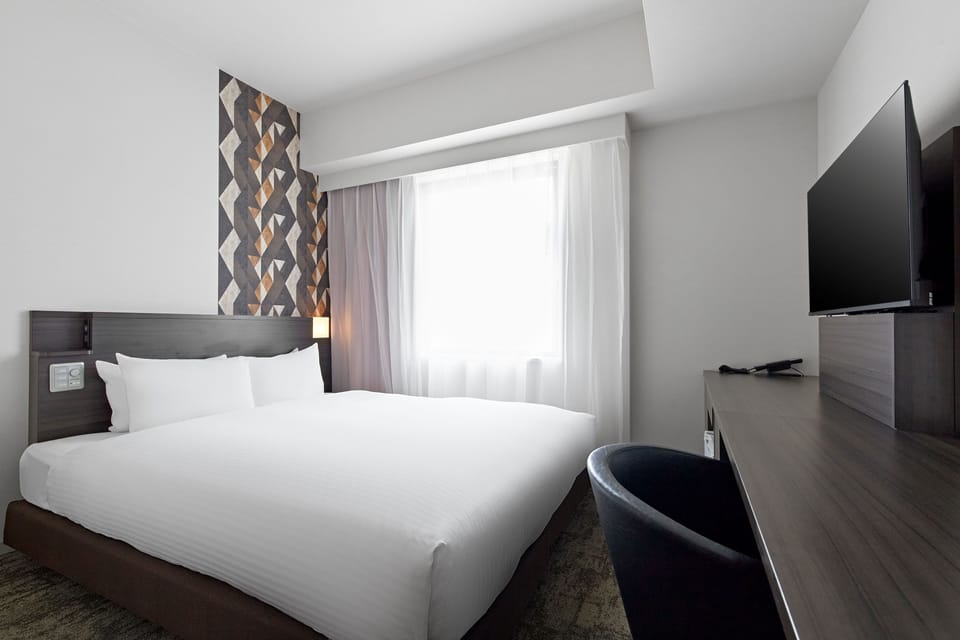 Deluxe Double Room, Non Smoking | 1 bedroom, laptop workspace, blackout drapes, soundproofing