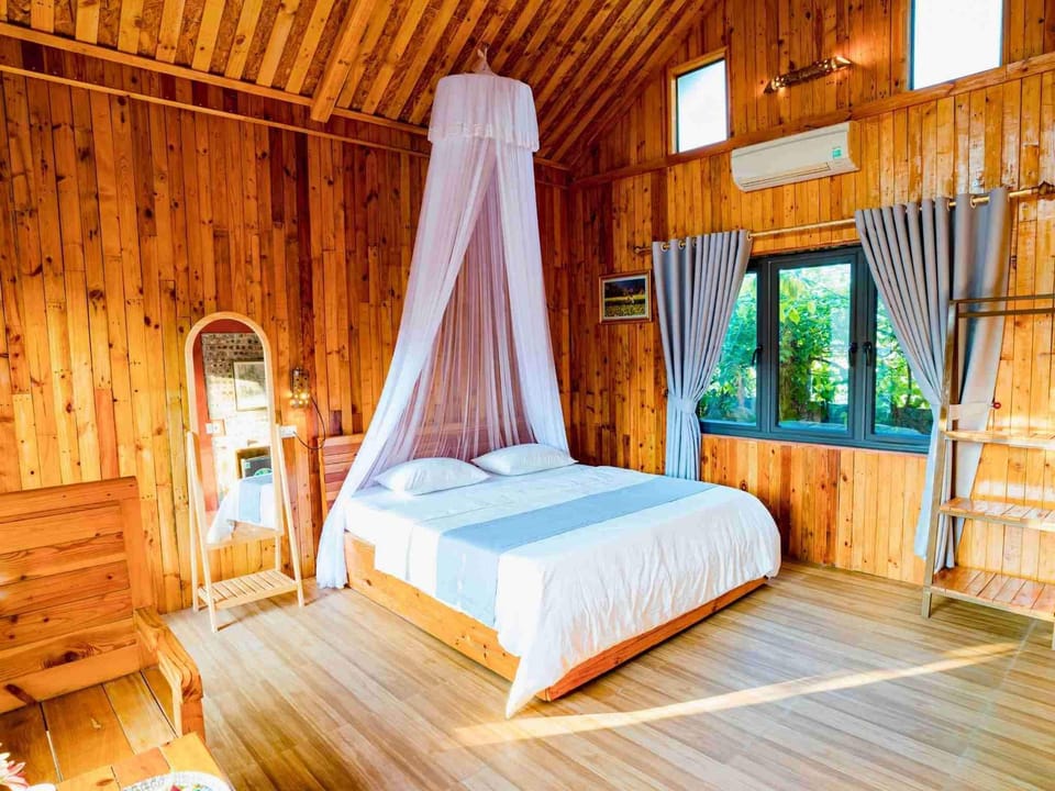 Basic Bungalow, Garden View | Blackout drapes, soundproofing, free WiFi, bed sheets