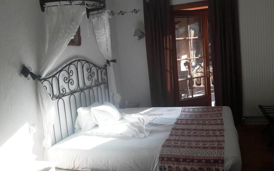 Frette Italian sheets, desk, iron/ironing board (on request)