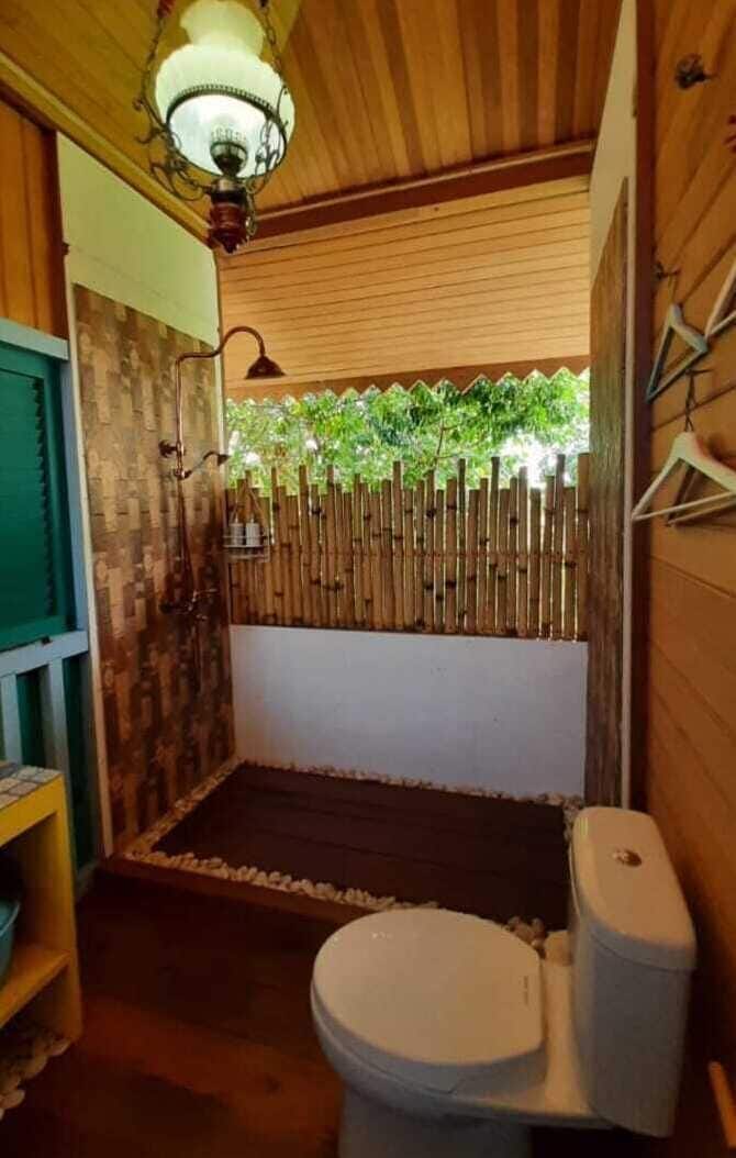 Shower, towels, soap, shampoo