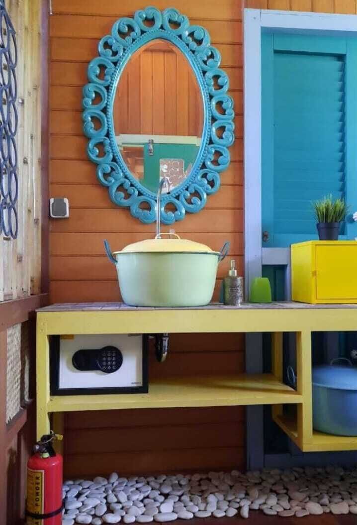 Shower, towels, soap, shampoo