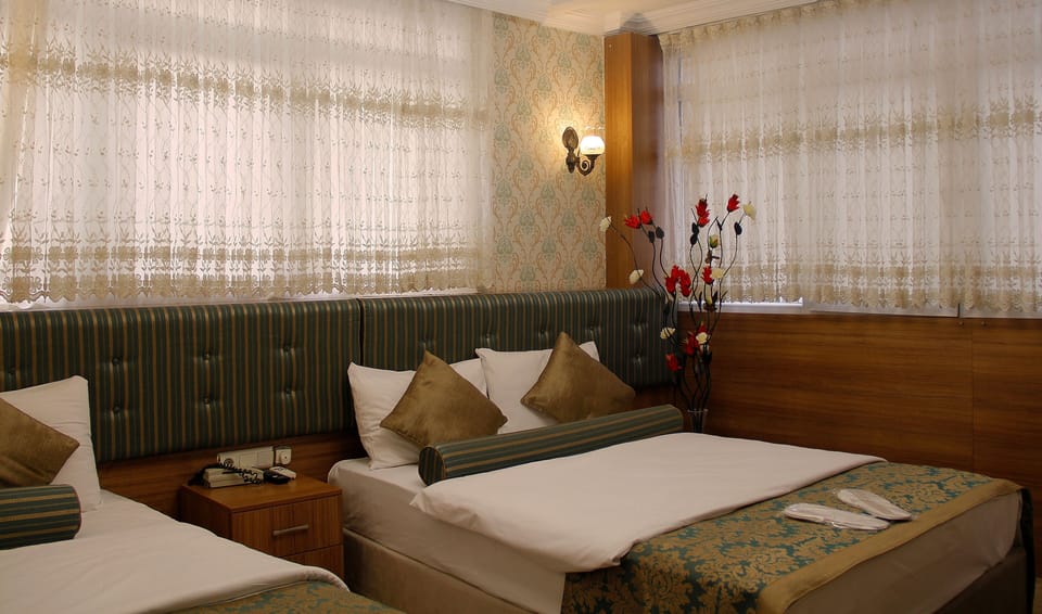 In-room safe, desk, free WiFi