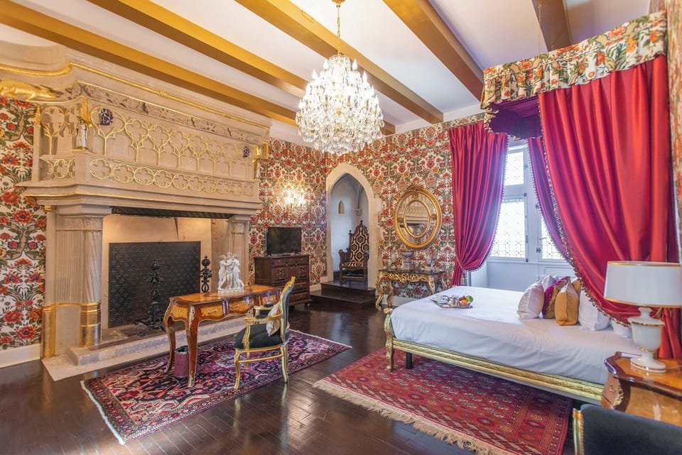 Suite (Napoleon) | Premium bedding, in-room safe, individually decorated