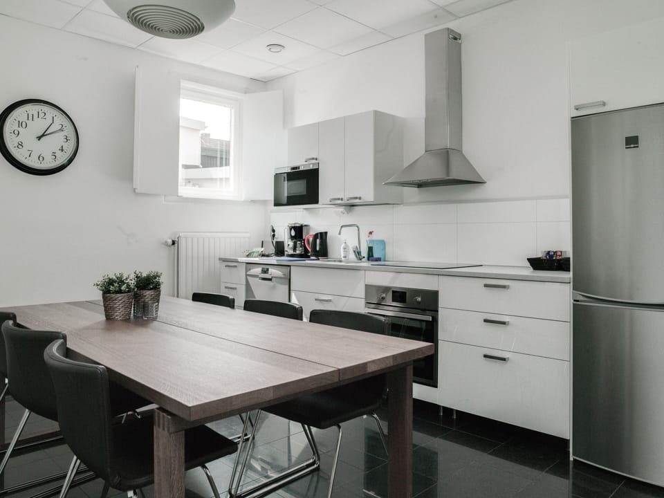 Apartment, 2 Bedrooms | Private kitchen | Fridge, microwave, oven, stovetop
