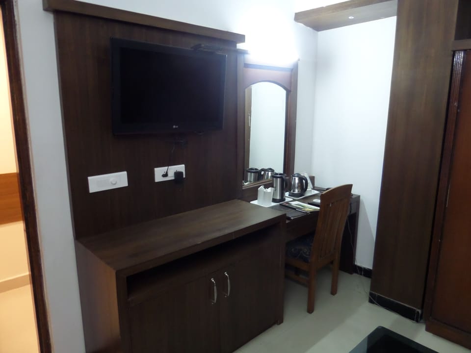 Desk, soundproofing, rollaway beds, bed sheets