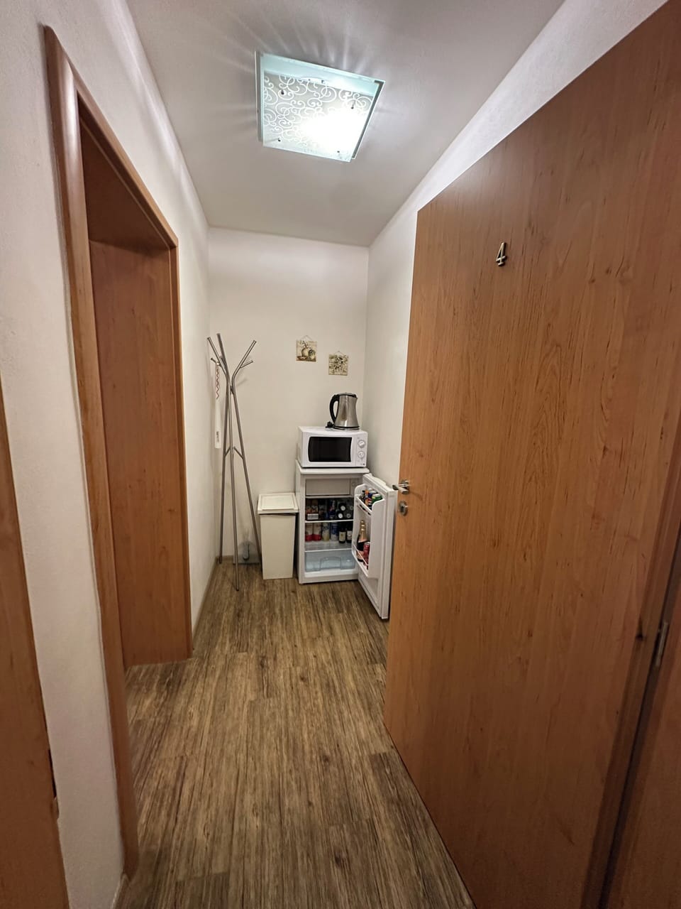 Triple Room, 3 Twin Beds, Non Smoking, Refrigerator & Microwave | Minibar, iron/ironing board, cribs/infant beds, free WiFi