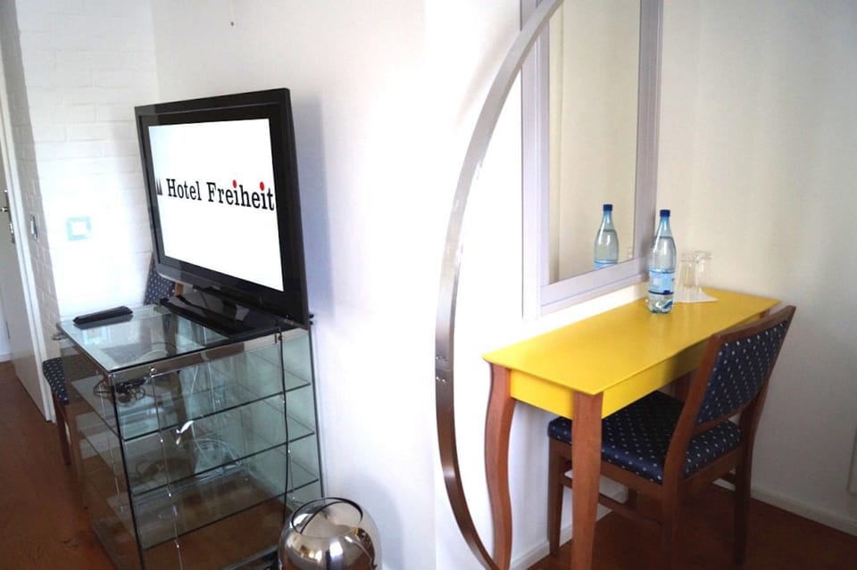 Deluxe Double Room, Ensuite | Soundproofing, WiFi (free), bed sheets