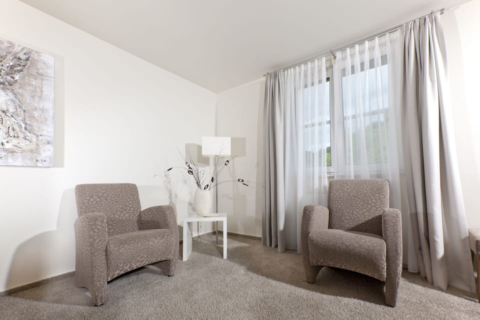 Junior Suite | Living area | Flat-screen TV