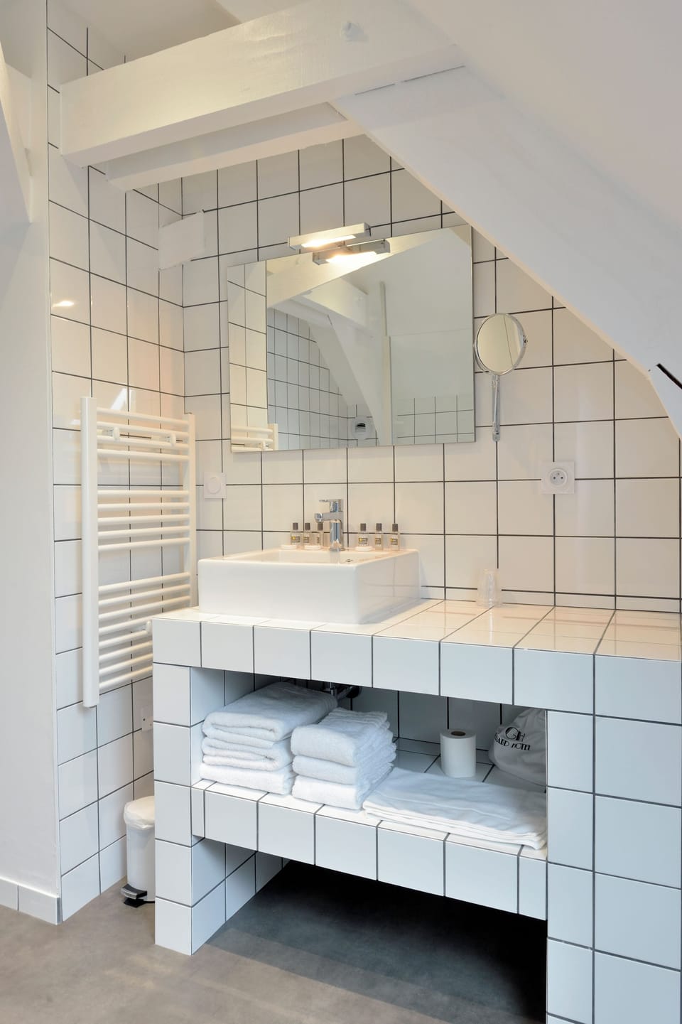Superior Double Room | Bathroom | Shower, free toiletries, hair dryer, towels
