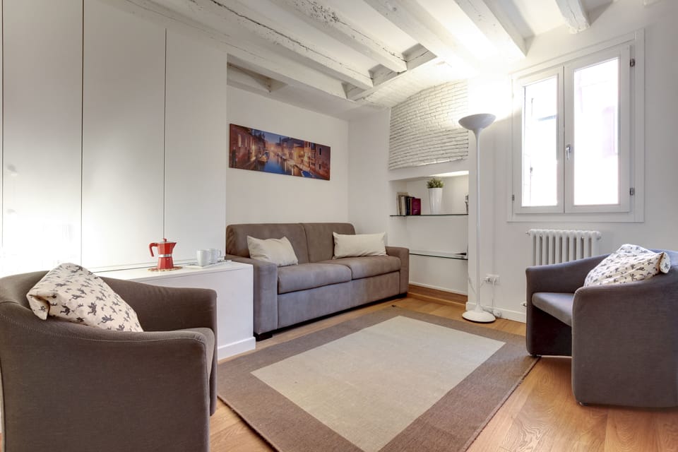Apartment, 3 Bedrooms | Living room | TV