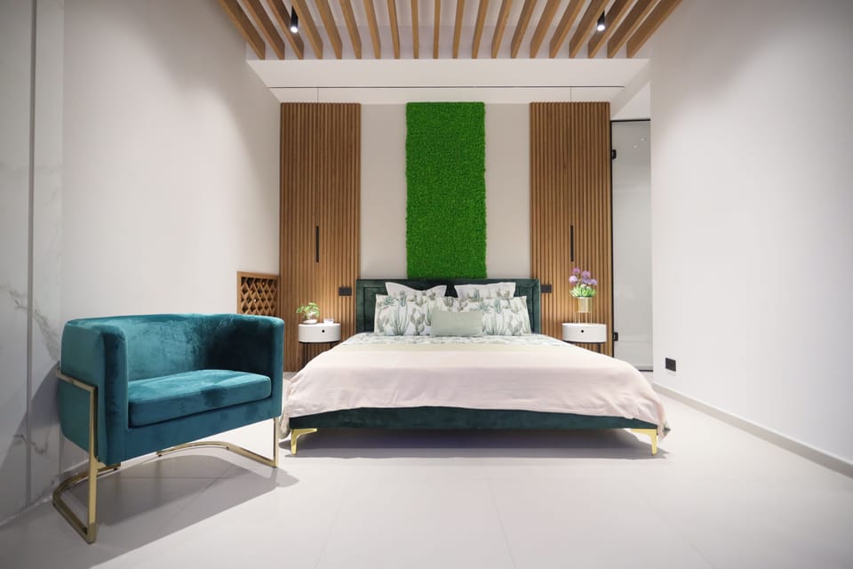 Junior Double Room | Minibar, in-room safe, desk, soundproofing