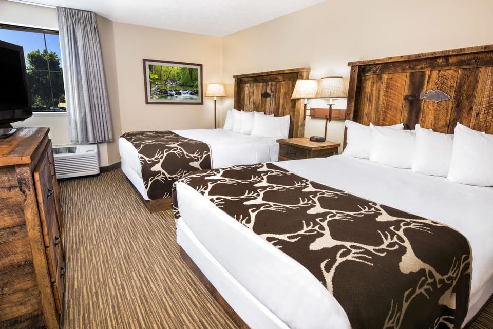Double Queen | In-room safe, iron/ironing board, free WiFi, bed sheets