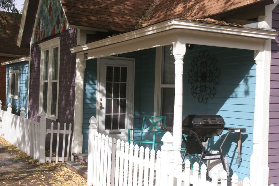 Sun porch and front entrance