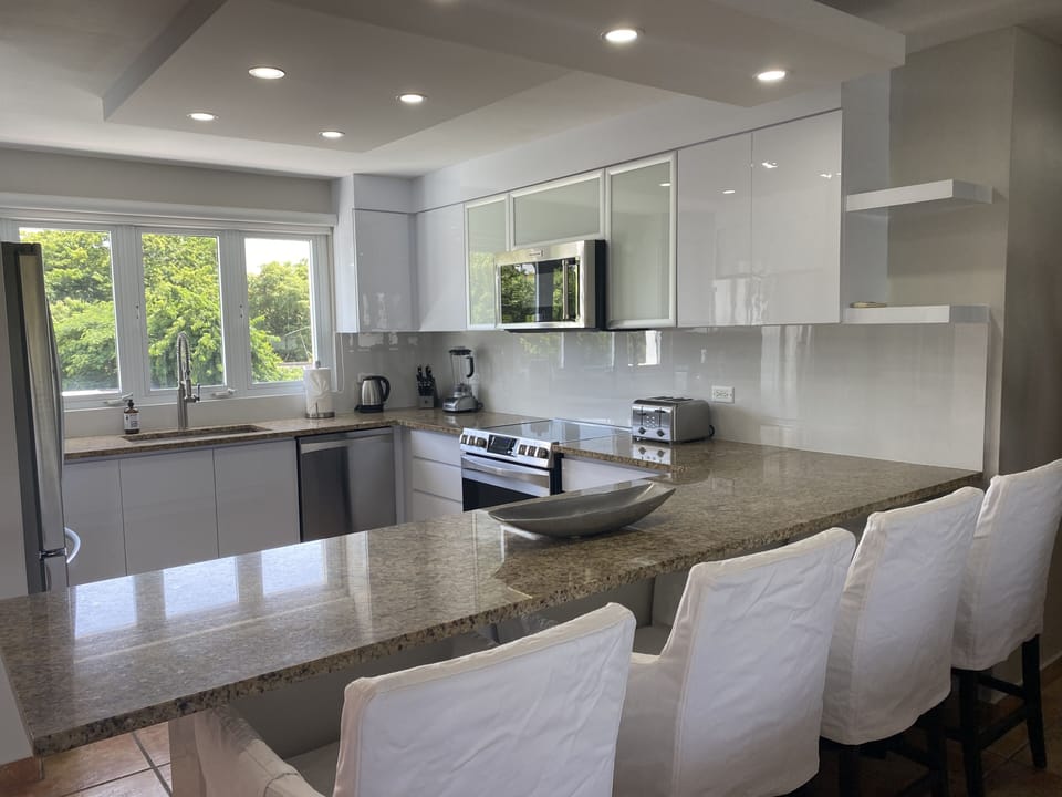 Newly Renovated Kitchen - Fully Equipped - Granite Countertops