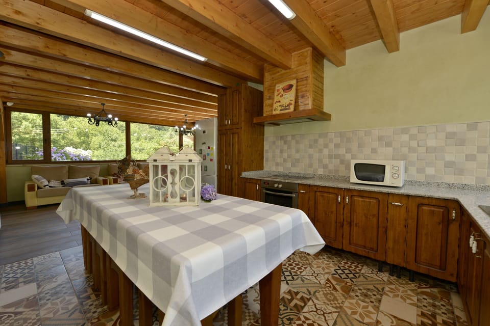 Cottage, Private Bathroom | Shared kitchen