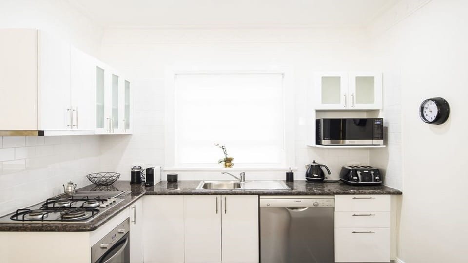 Everything you need in a kitchen including a dishwasher.