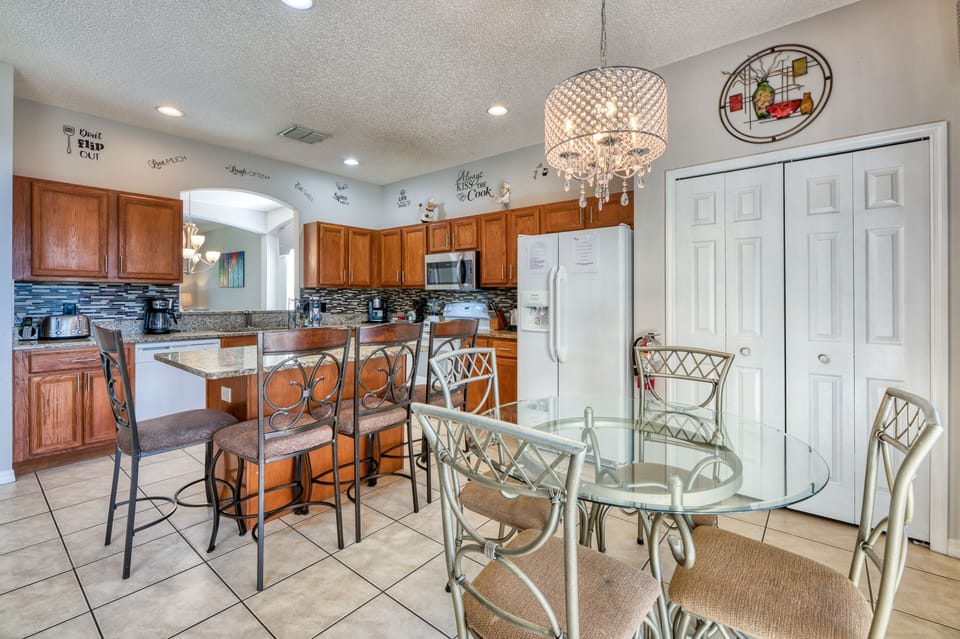 Granite kitchen with all appliances and nook area