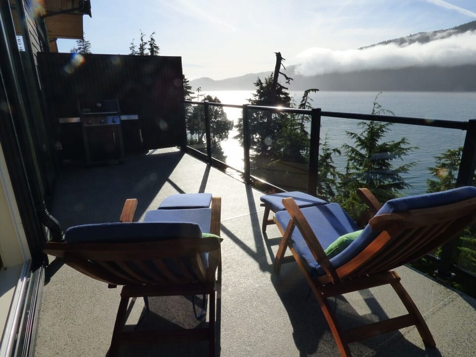 Extremely comfortable steamer chairs allow you to fully enjoy the balcony
